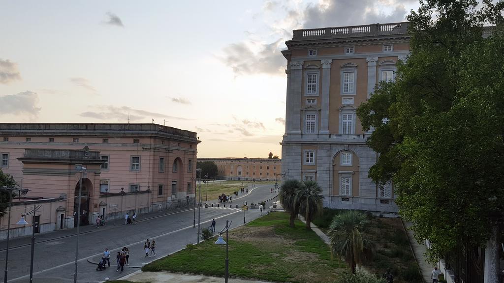 L'Insolita Reggia Caserta Eksteriør bilde