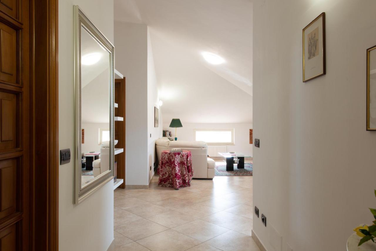 L'Insolita Reggia Caserta Eksteriør bilde