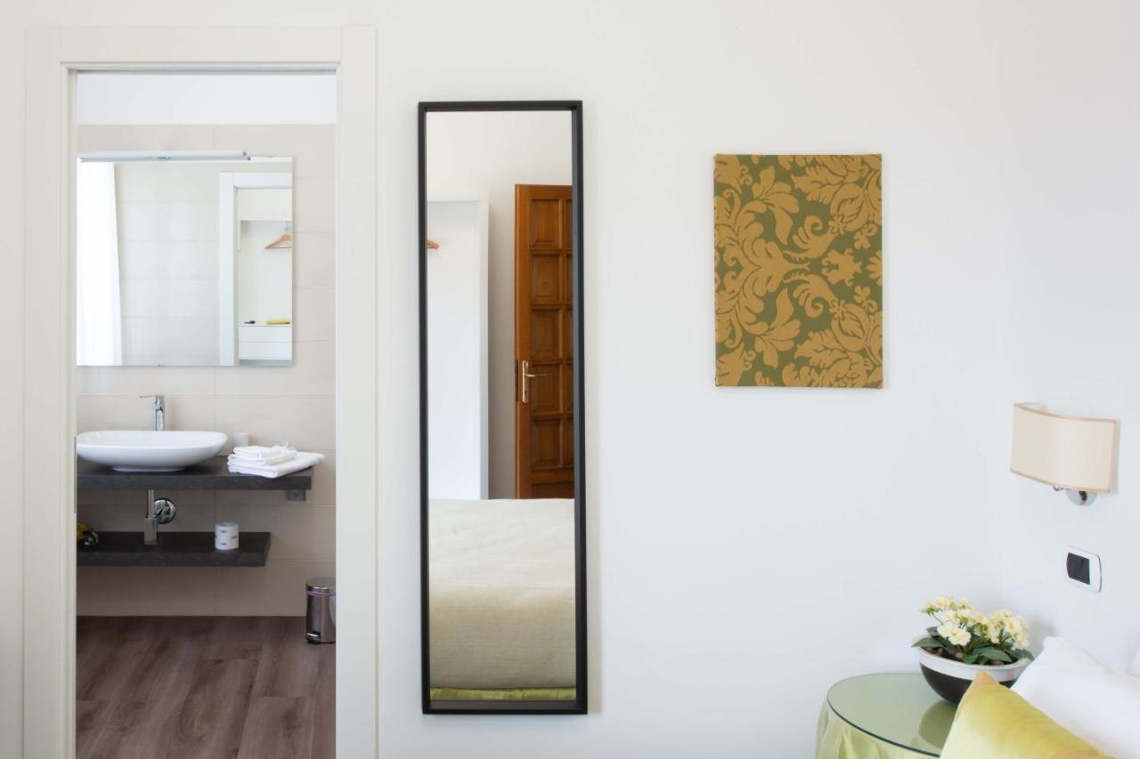 L'Insolita Reggia Caserta Eksteriør bilde
